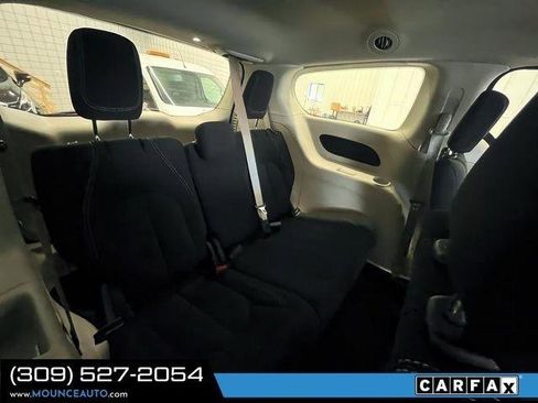 Used 2022 Chrysler Voyager LX FWD image 9