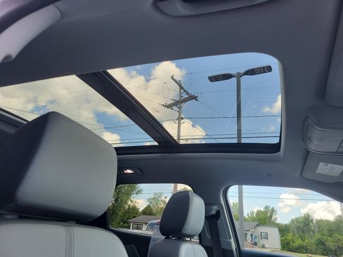 Certified 2019 Chevrolet Blazer LT w/ Sun and Wheels Package image 18