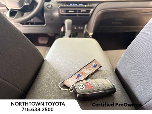 Used 2025 Toyota Camry LE w/ Convenience Package image 30