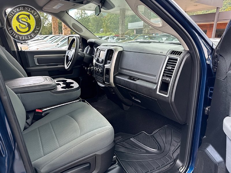 Used 2020 RAM 1500 Classic SLT AWD/4WD image 16