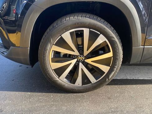 Used 2024 Volkswagen Taos SE image 12