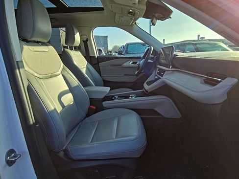 Used 2025 Ford Explorer Active w/ Active Comfort Package image 50