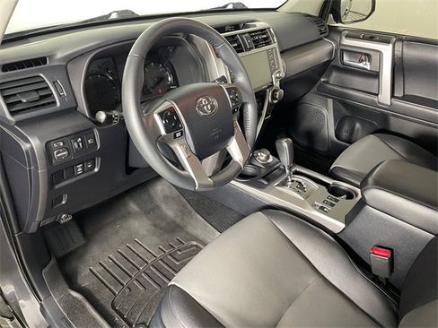 Used 2022 Toyota 4Runner SR5 Premium image 3