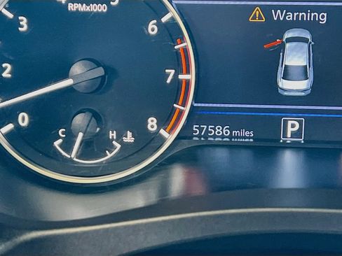 Used 2024 Nissan Altima 2.5 SV FWD image 12