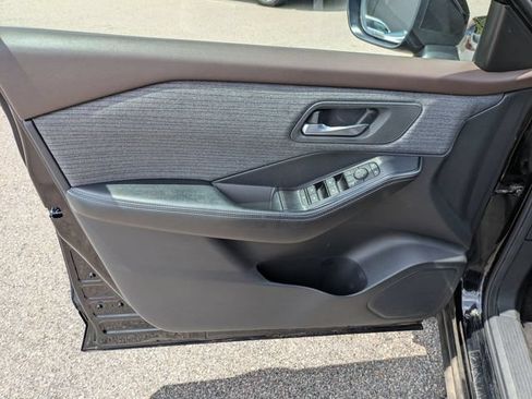 Used 2023 Nissan Rogue SV FWD image 12