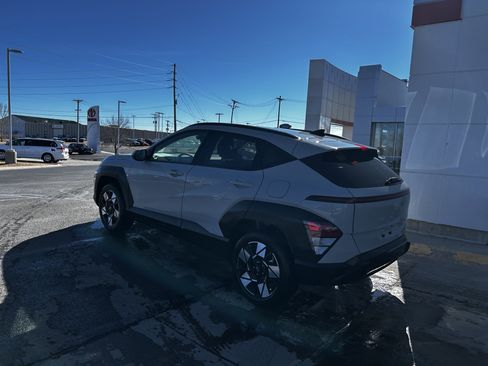 Used 2025 Hyundai Kona SEL image 3