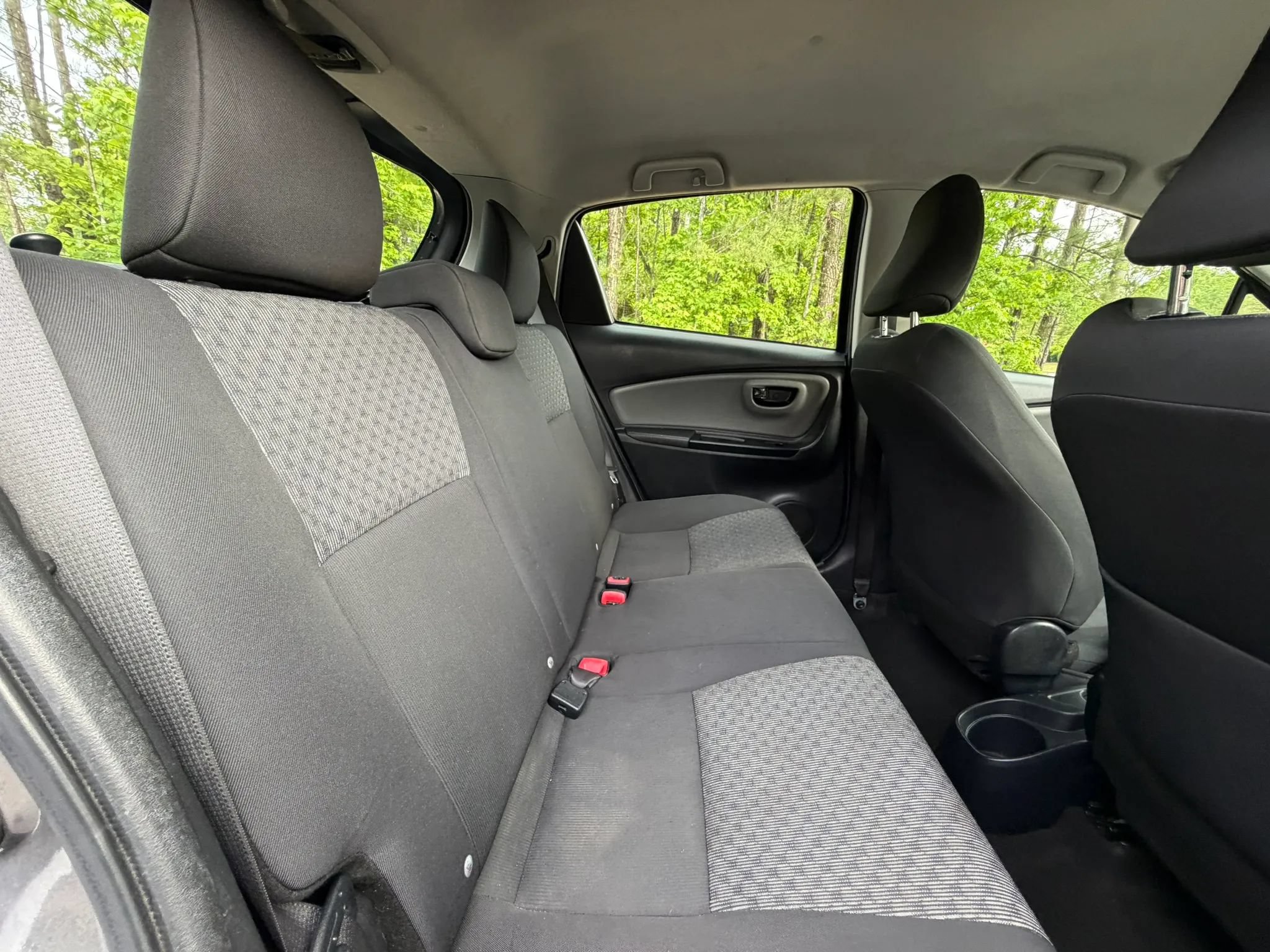 Used 2015 Toyota Yaris L FWD image 18