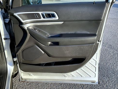 Used 2013 Ford Explorer XLT AWD/4WD image 17