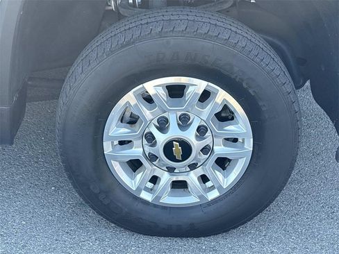 Used 2024 Chevrolet Silverado 2500 LT image 11