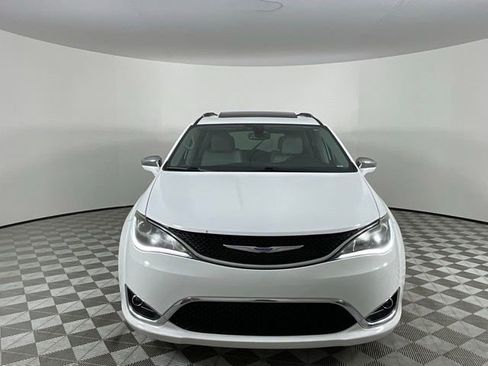 Used 2020 Chrysler Pacifica Limited FWD image 2