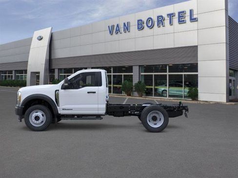 New 2025 Ford F550 4x4 Regular Cab Super Duty image 3