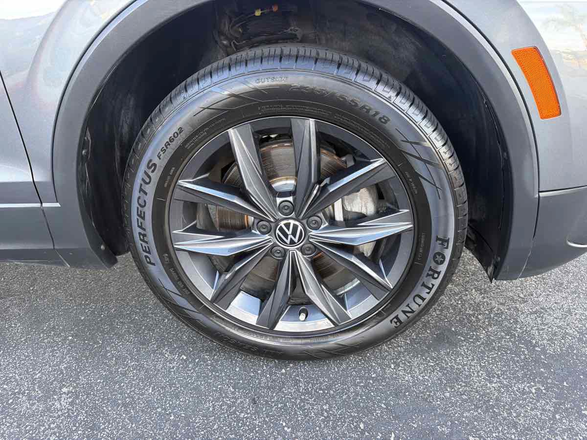 Used 2022 Volkswagen Tiguan SE FWD image 36