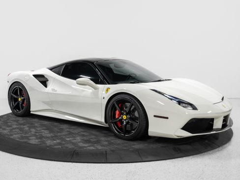 Used 2016 Ferrari 488 GTB RWD image 11