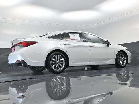 Used 2022 Toyota Avalon XLE w/ Moonroof Package FWD image 18