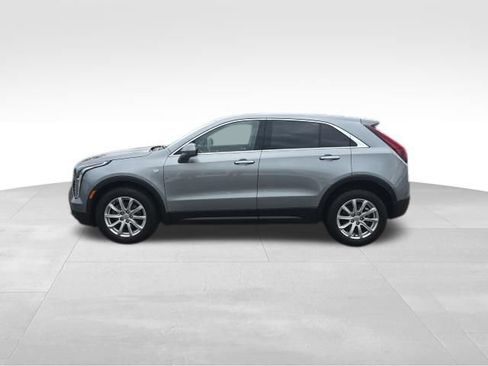 Used 2023 Cadillac XT4 Luxury w/ Cold Weather Package FWD image 4