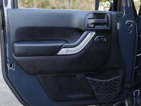 Used 2016 Jeep Wrangler Unlimited Rubicon w/ Connectivity Group image 23