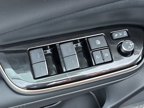 New 2025 Toyota Crown Signia image 14