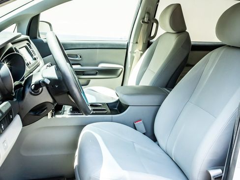 Used 2020 Kia Sedona LX FWD image 12