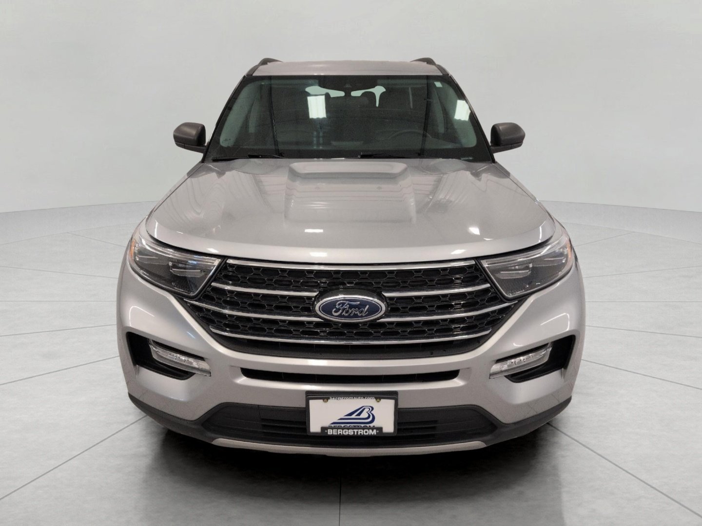 Used 2024 Ford Explorer XLT w/ Equipment Group 202A AWD/4WD image 41