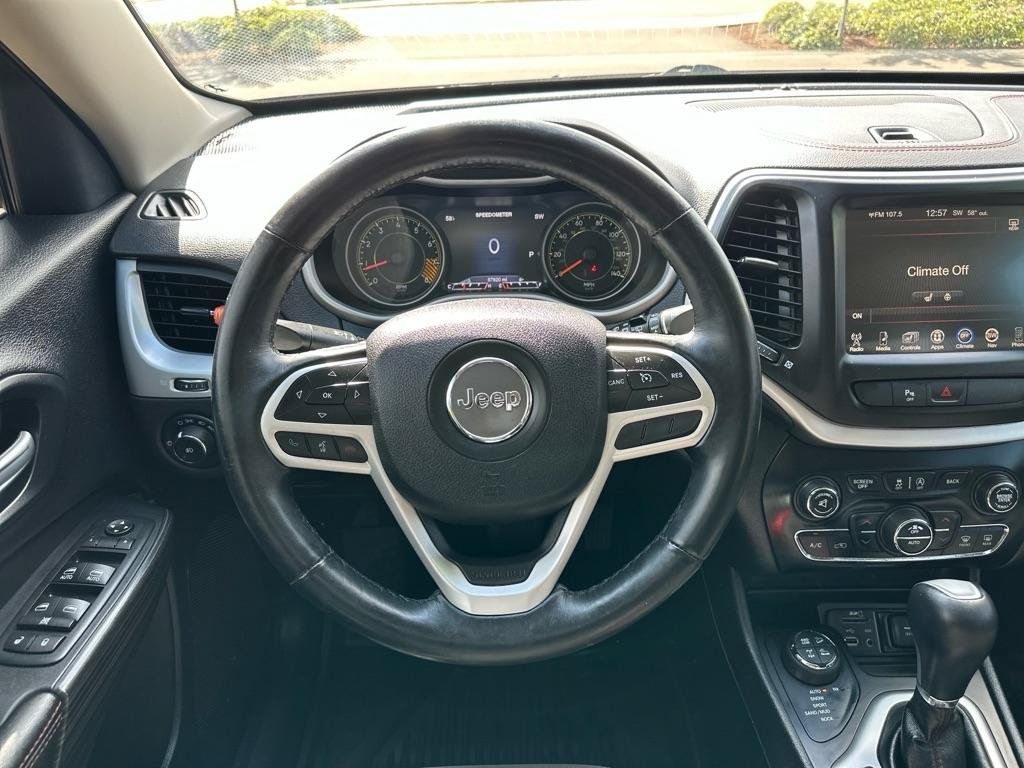 Used 2017 Jeep Cherokee Trailhawk w/ Comfort & Convenience Group AWD/4WD image 12