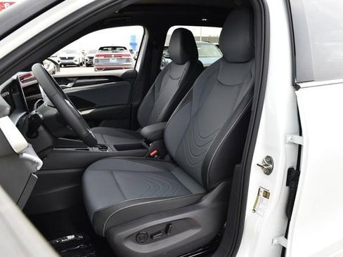 New 2026 Volkswagen Tiguan SE R-Line image 18