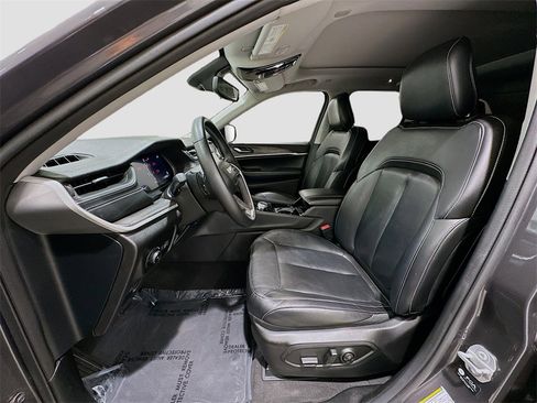 Used 2022 Jeep Grand Cherokee Limited image 22