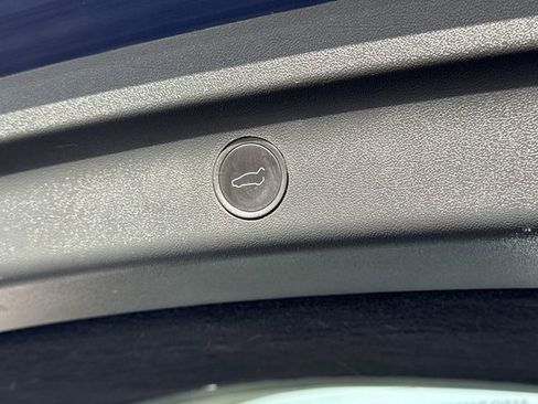 Used 2023 Tesla Model Y Long Range image 18