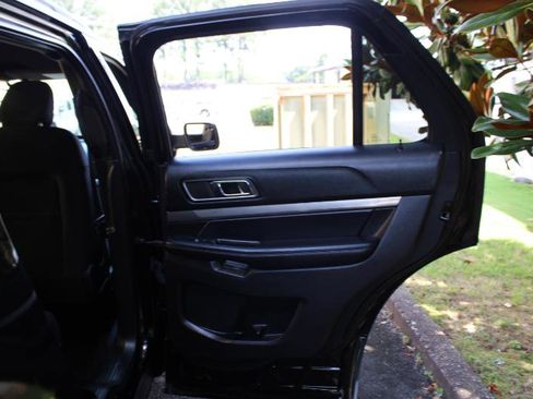 Used 2018 Ford Explorer XLT w/ Equipment Group 201A image 22