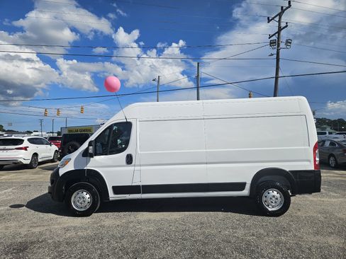 Used 2024 RAM ProMaster 2500 w/ Convenience Group FWD image 8