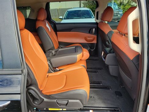 New 2026 Kia Carnival EX image 12