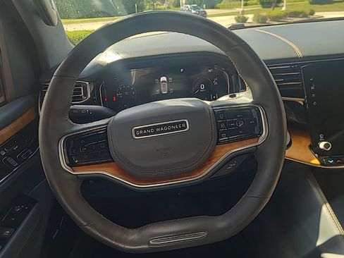Used 2022 Jeep Grand Wagoneer Series III w/ Rear Seat Video Group 1 AWD/4WD image 16