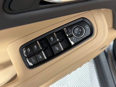 Certified 2026 Porsche Macan AWD/4WD image 13