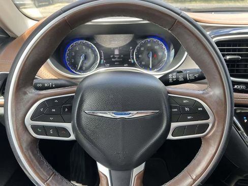 Used 2019 Chrysler Pacifica Limited FWD image 23