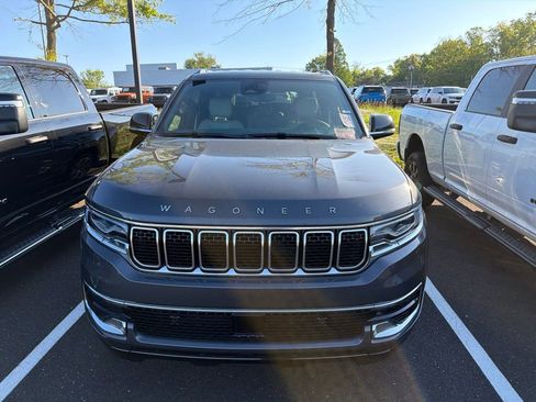 Used 2025 Jeep Wagoneer 4WD image 5