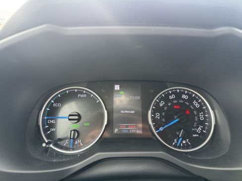 Used 2021 Toyota RAV4 XLE image 21