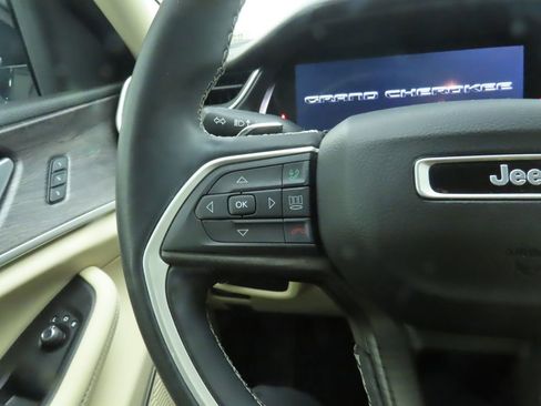 Used 2022 Jeep Grand Cherokee Limited image 11
