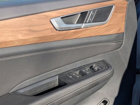 Used 2025 Volkswagen Atlas SE image 14