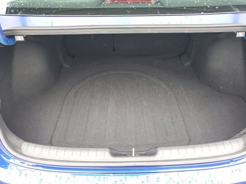 Certified 2025 Hyundai Elantra Limited FWD image 9