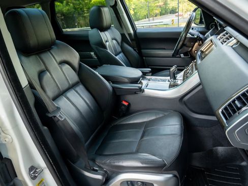 Used 2016 Land Rover Range Rover Sport SE image 19
