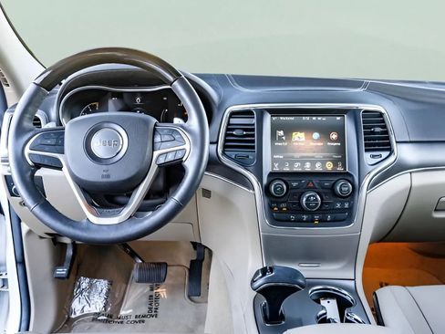 Used 2014 Jeep Grand Cherokee Overland w/ Advanced Technology Group AWD/4WD image 21