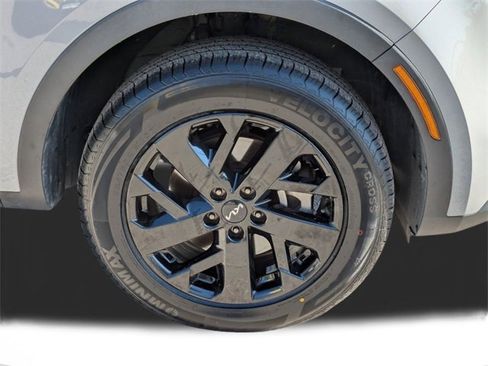 Used 2023 Kia Sorento S image 11