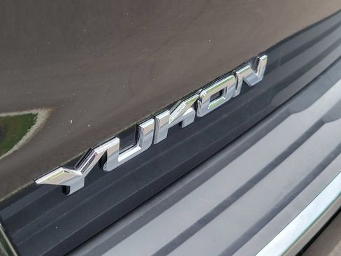 Used 2015 GMC Yukon Denali w/ Touring Package AWD/4WD image 38