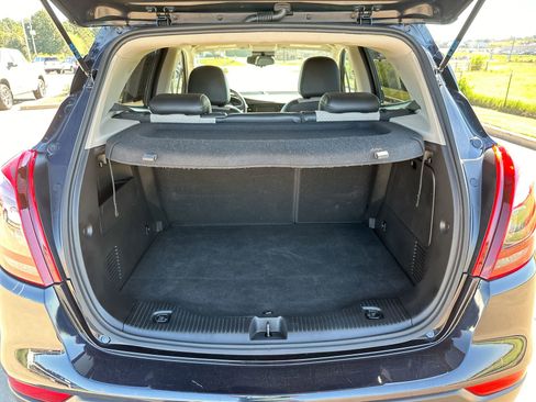 Used 2022 Buick Encore Preferred w/ Safety Package image 22