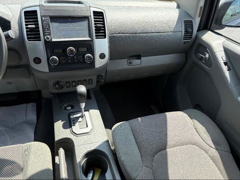 Used 2021 Nissan Frontier SV w/ Midnight Edition Floor Mats image 5