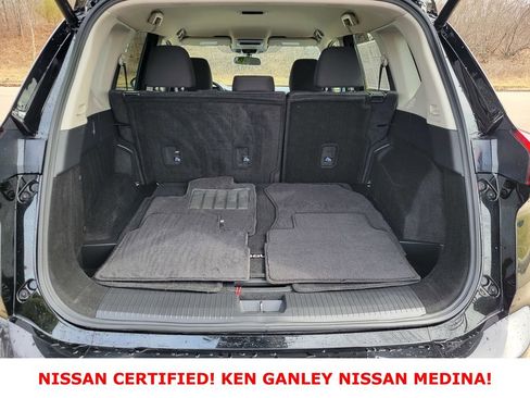 Certified 2025 Nissan Rogue SV image 42