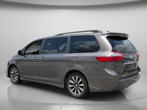 Used 2019 Toyota Sienna Limited Premium FWD image 4