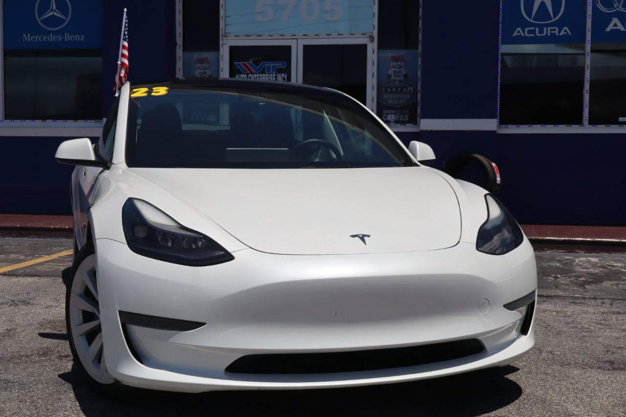 Used 2023 Tesla Model 3 Standard Range RWD image 2