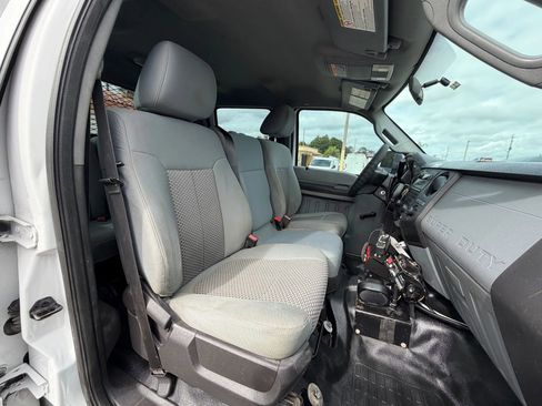 Used 2013 Ford F550 4x4 Crew Cab Super Duty w/ Payload Upgrade Pkg image 19