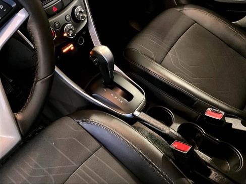 Used 2022 Chevrolet Trax LT w/ LT Convenience Package image 21