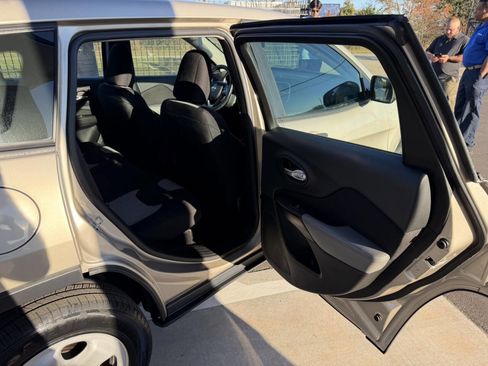 Used 2014 Jeep Cherokee Sport w/ Cold Weather Group image 12